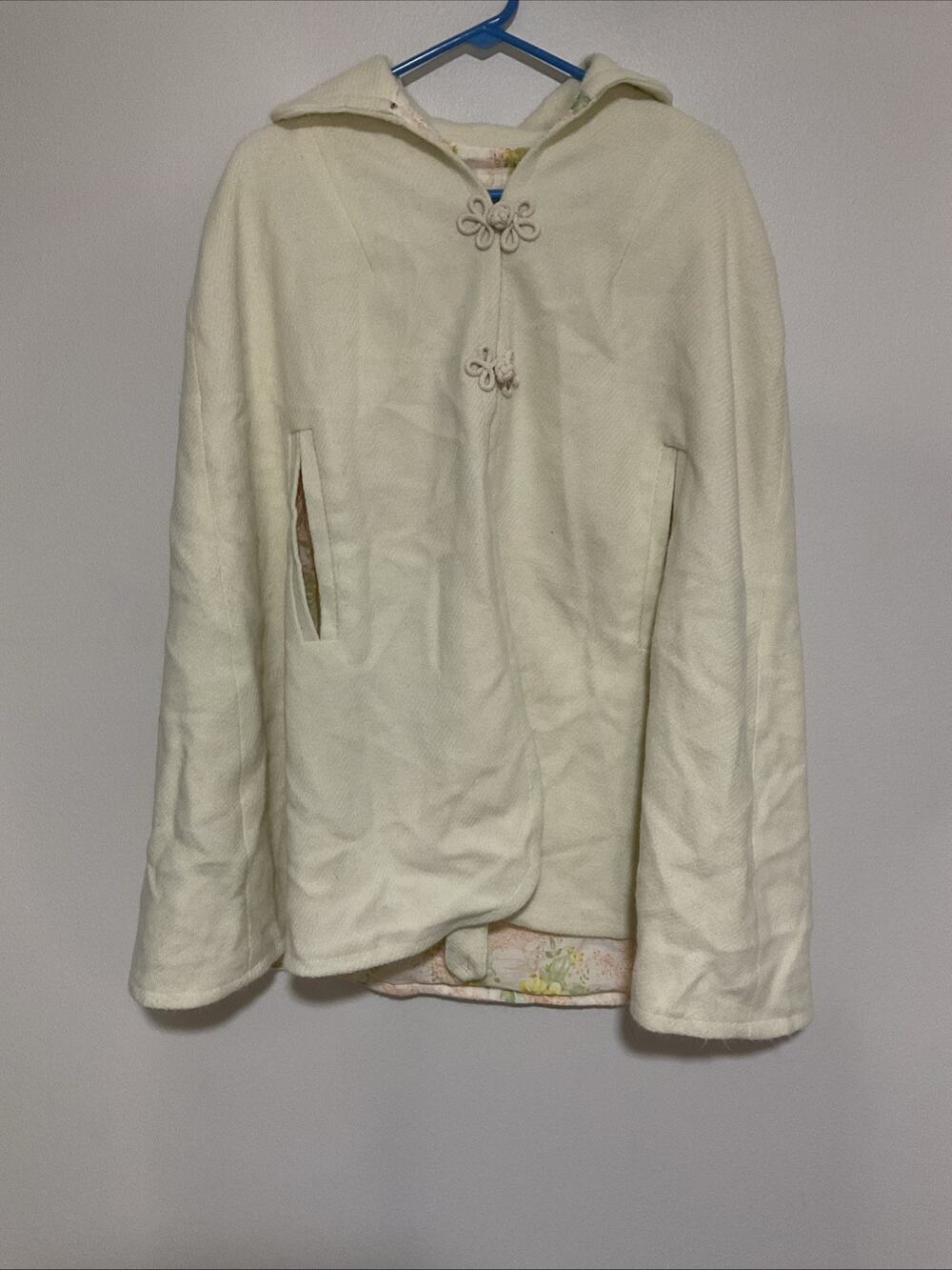 VTG VINTAGE 1960s-1970s IVORY WHITE CAPELET JACKET W/ FROG KNOTS SZ M